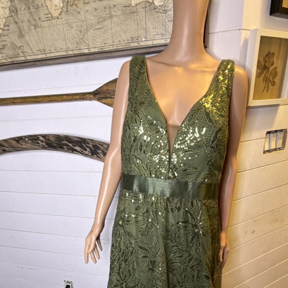 XUIBOL Green Sequin Floral Mesh Sleeveless V-Neck Long Dress Size 4XL Women